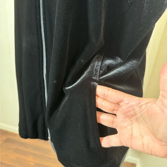 Chico’s Black Sleeveless Women's Top - Picture 4 of 9